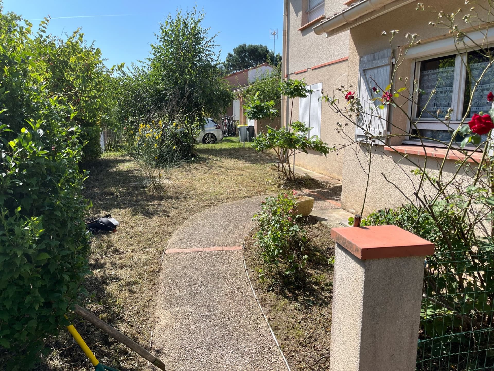 Jardin débroussaillé et entretenu, après remise en état