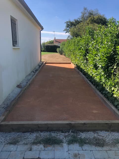 Réalisation d'un terrain de pétanque